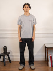 Le t-shirt Signature gris - Walk in Paris - vue portée en pied