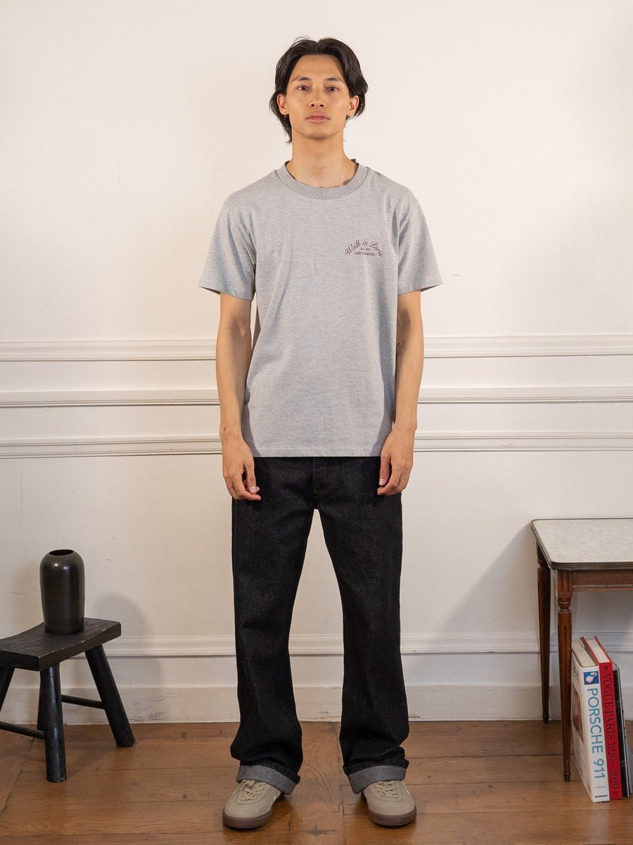 Le t-shirt Signature gris - Walk in Paris - vue portée en pied