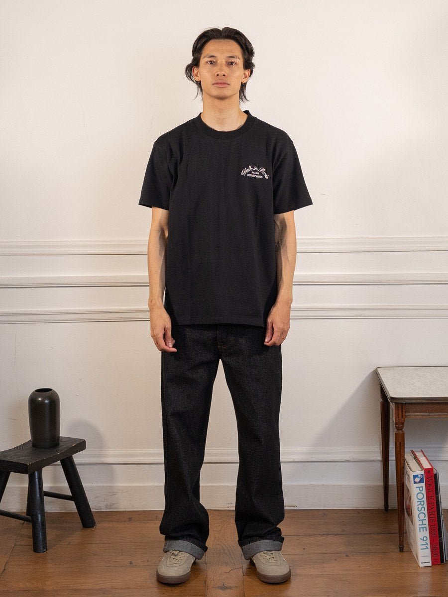Le t-shirt Signature noir - Walk in Paris - vue portée en pied