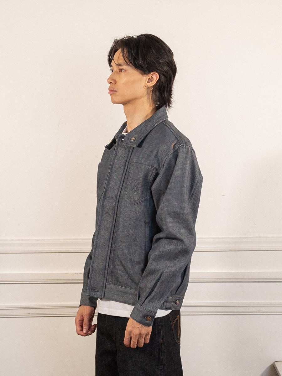 La veste uniforme du postier - Walk in Paris - vue de profil portée